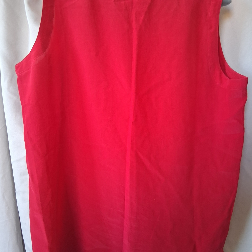 Red Sleeveless Women's Top - Picture 4 of 4